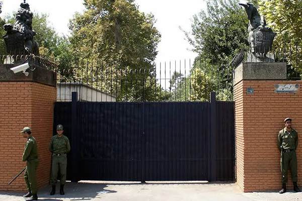 لوکیشن سفارت انگستان در تهران برای مراجعه